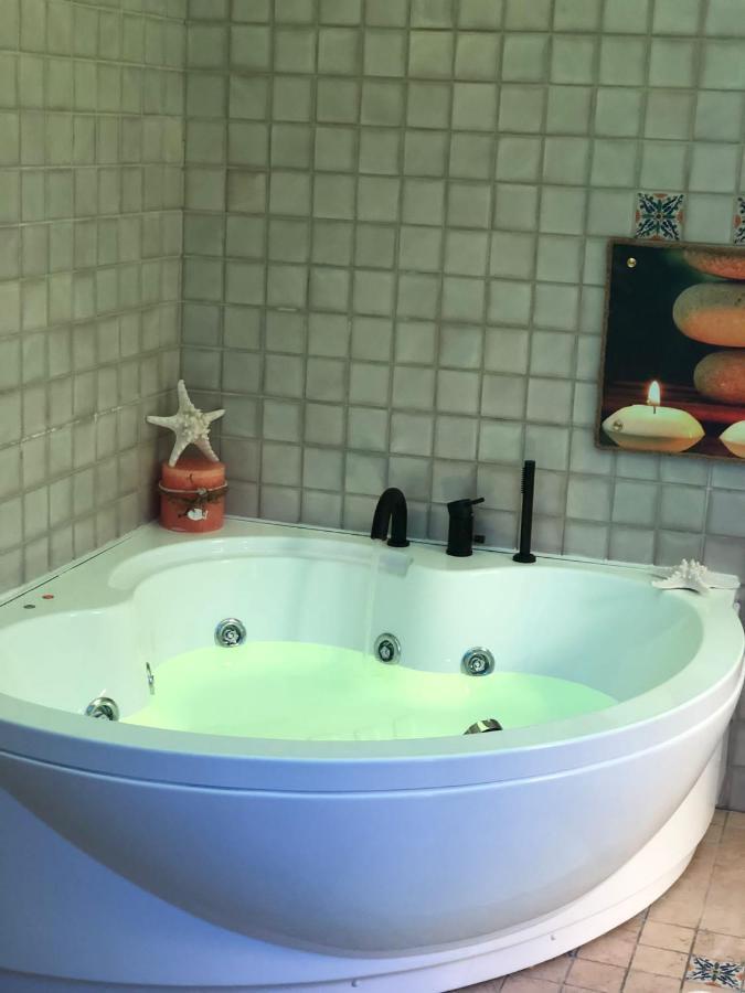 N&M Dimora Carrieri Luxury Bed & Breakfast Monopoli Bagian luar foto