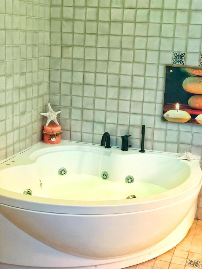 N&M Dimora Carrieri Luxury Bed & Breakfast Monopoli Bagian luar foto